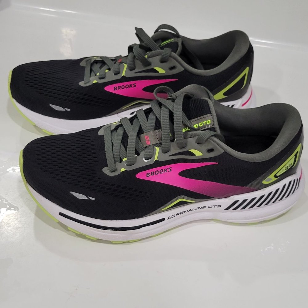 Women's Brooks Adrenaline GTS 23 size 8